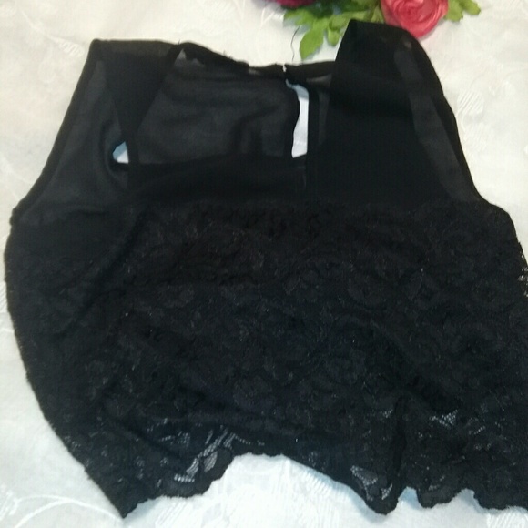 Black small crop top💋💋💋 - Picture 2 of 2